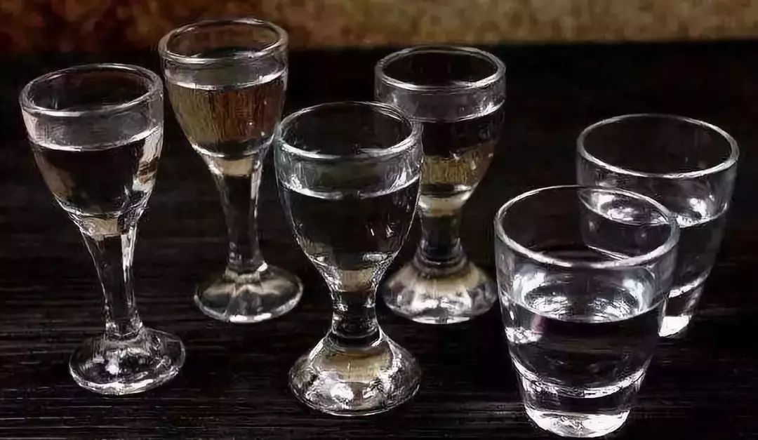 喝白酒上頭的原因？為什么喝白酒上頭？