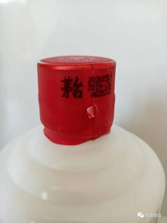 真假飛天茅臺(tái)膠帽區(qū)別(茅臺(tái)膠帽真假對(duì)比)